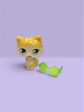 Littlest Pet Shop LPS Persian Cat #MM1 with Glasses Accessory.